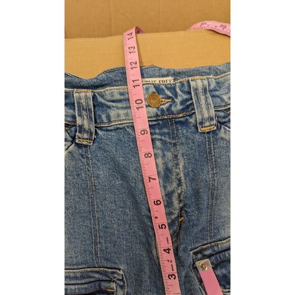 WE THE FREE Dreammaker Mid Rise Bootcut Cargo Faded Light Wash Size 30 Jeans - Picture 6 of 7